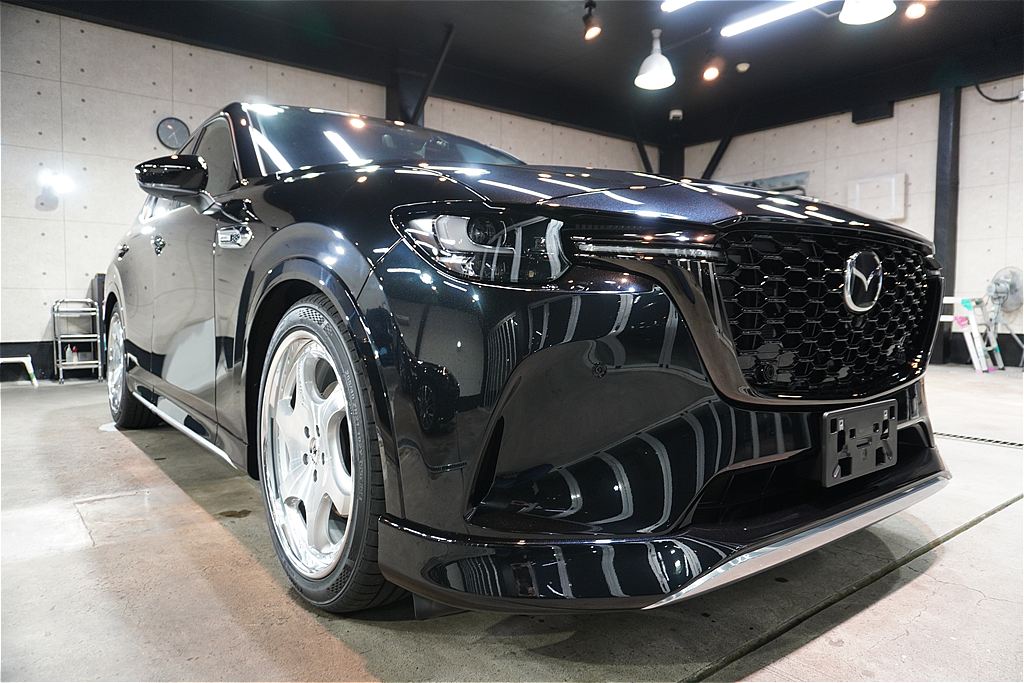 リボルト仙台によるCX-60施工。セラミック独自の濃密な膜厚感が、ボディサイドの美しいリフレクションを際立たせ、濡れたような質感を実現。