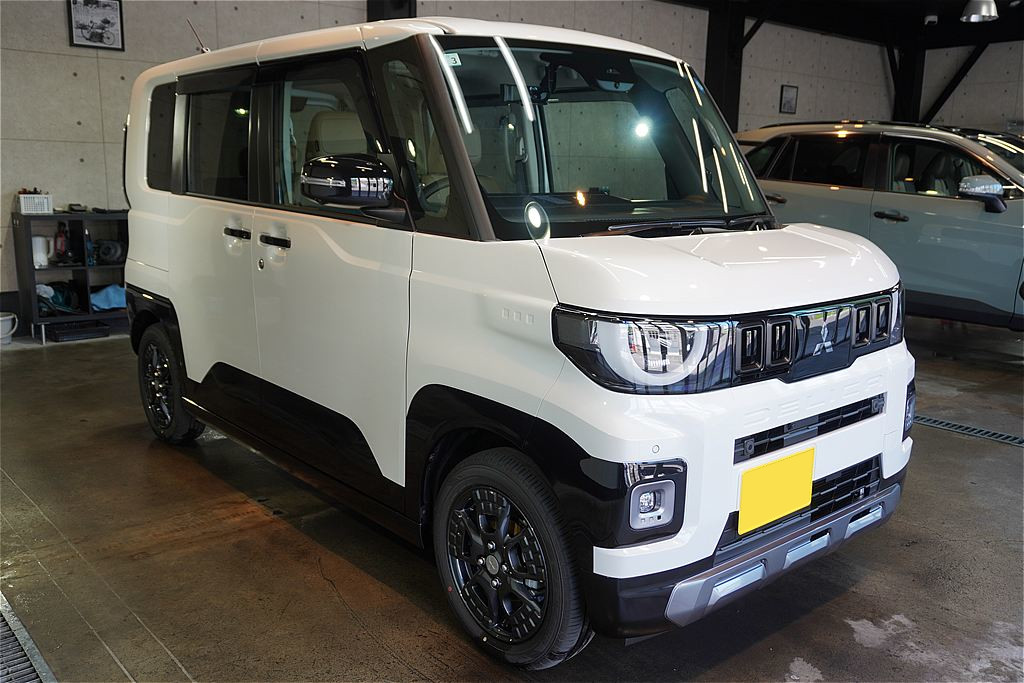 仙台でデリカミニの新車コーティングなら。新車限定の特別な下地処理により、塗装本来の輝きを引き出し、透明感のあるボディへ。