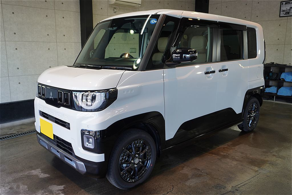 リボルト仙台によるデリカミニ施工。新車限定プランのトップコートが、愛車に瑞々しい艶と優れた防汚性能をプラスします。