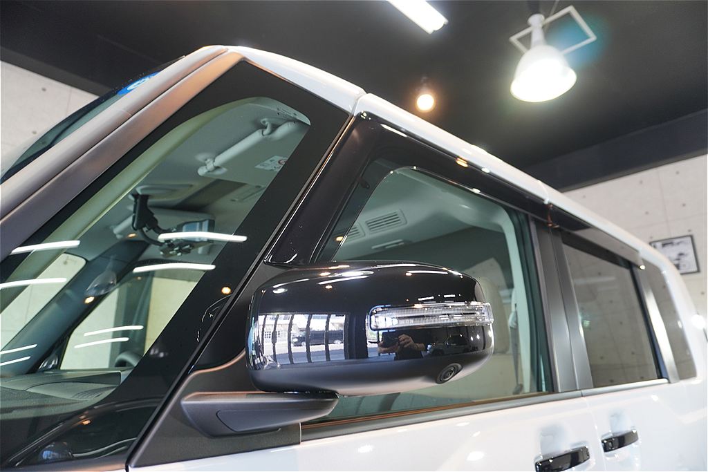 デリカミニの施工事例。仙台・東北の空の下で映える新車ならではの質感。リボルト・ライトが、その純粋な美しさをより際立たせます。