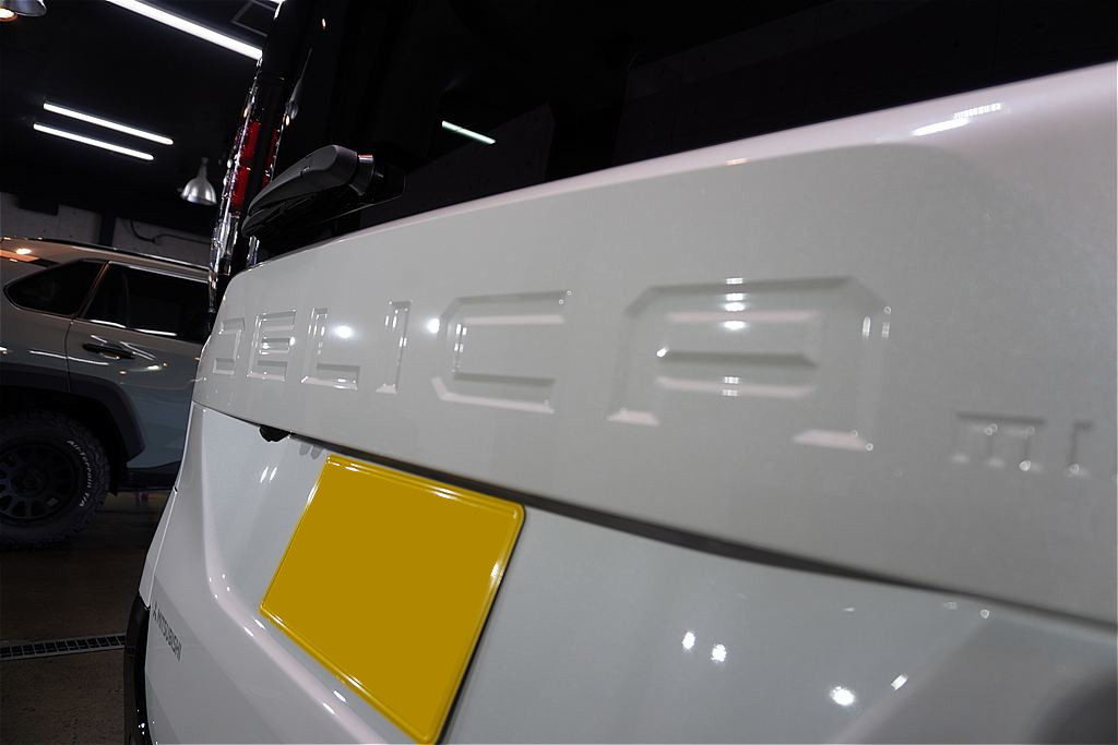 仙台のプロショップが手掛けるデリカミニ。新車時にコーティングを施すことで、日々の汚れが固着しにくく、長期間「新車感」をキープ。