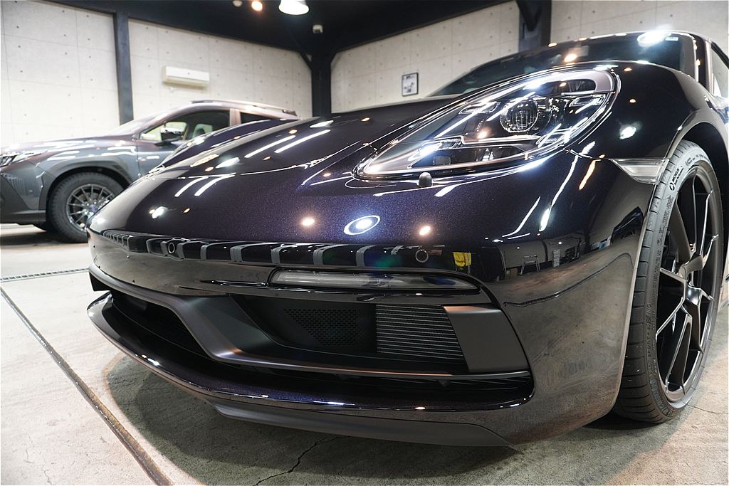 ボクスターGTS4.0の施工事例。仙台・東北の光の下で輝く、芸術品のようなボディ。エクストリーム特有の滑らかな手触りが、プレミアムな所有感を高めます。