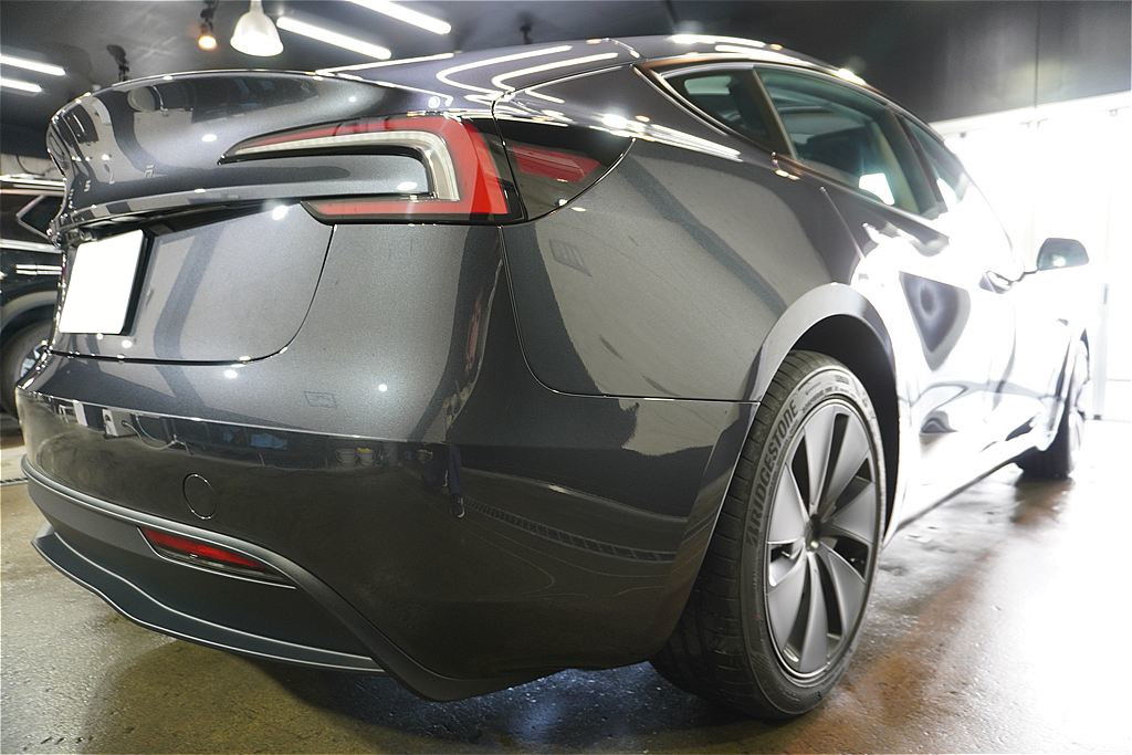 宮城・仙台で新しいEVライフを彩るテスラモデル3。新車限定プランならではのコストパフォーマンスと、専門店クオリティの仕上がりをご堪能ください。