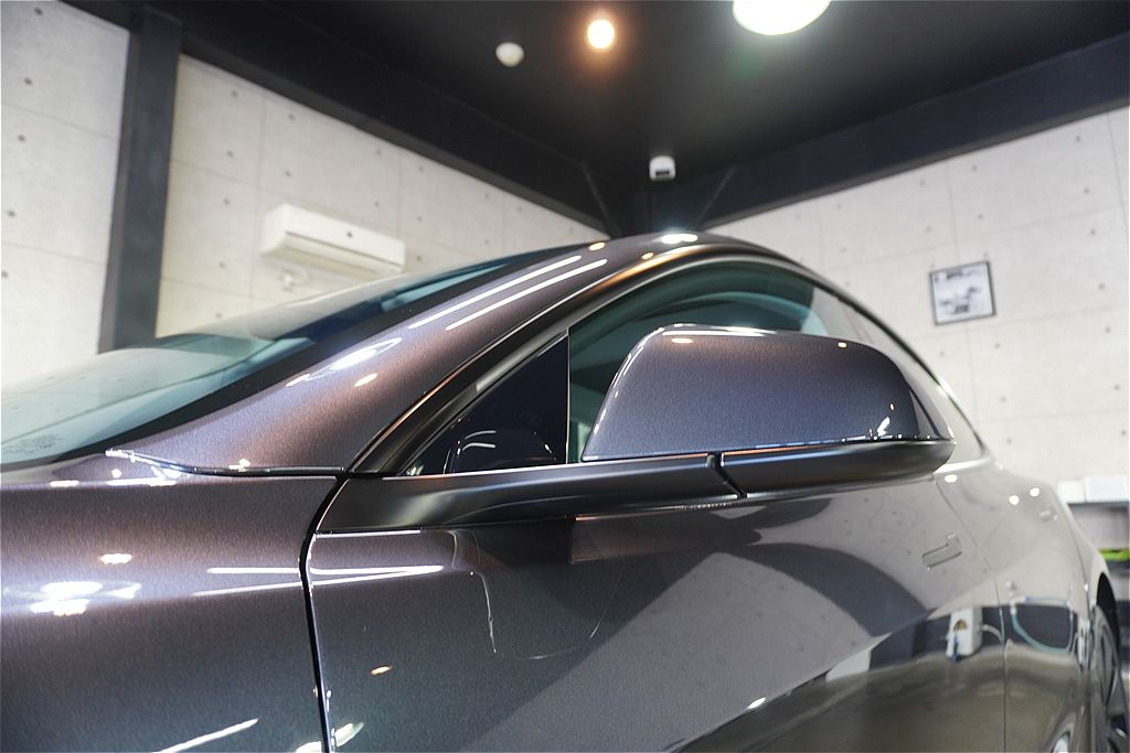 仙台のプロショップによるテスラモデル3施工。新車限定コースだからこそ可能な、塗装に優しい磨きとコーティングで、一点の曇りもない質感へ。