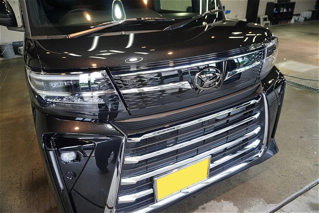 タントカスタムの新車施工事例。仙台・東北の街並みに美しく映える瑞々しい輝き。ワンランク上の透明感を与えることで、新車の品格をさらに高めます。