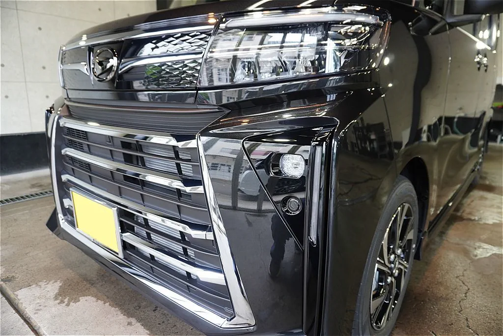 タントカスタムの新車施工事例。仙台・東北の街並みに美しく映える瑞々しい輝き。ワンランク上の透明感を与えることで、新車の品格をさらに高めます。