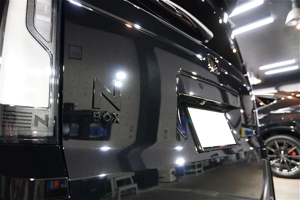 リボルト仙台が提案する大人気ハイトワゴンの新車保護。納車後すぐのお車に、優れた耐久性とUVカット性能をプラスし、塗装本来の深みを永く維持。