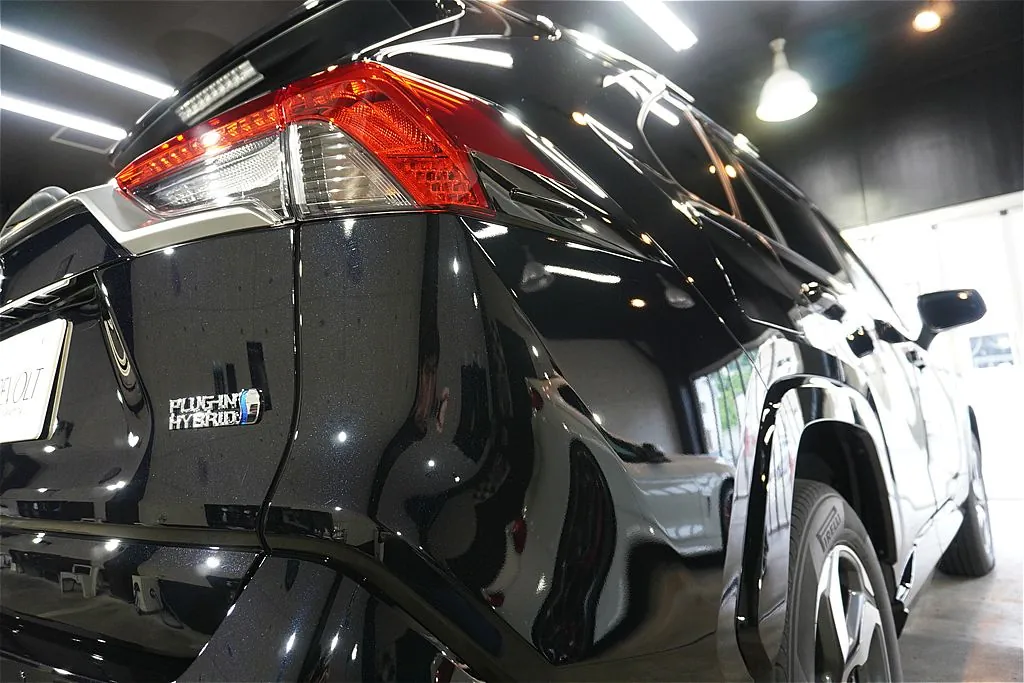 宮城・仙台でRAV4本来の力強い魅力と機能美を解放。専門店ならではの磨きの技術が詰まった、リボルト・プロの質感高い仕上がりをご堪能ください。