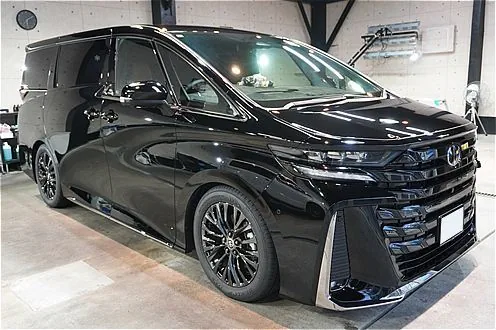 仙台でヴェルファイア（202ブラック）の新車コーティングなら。3層構造の極厚なセラミック被膜がクリア層を包み込み、至高の透明感と深い光沢を実現します。