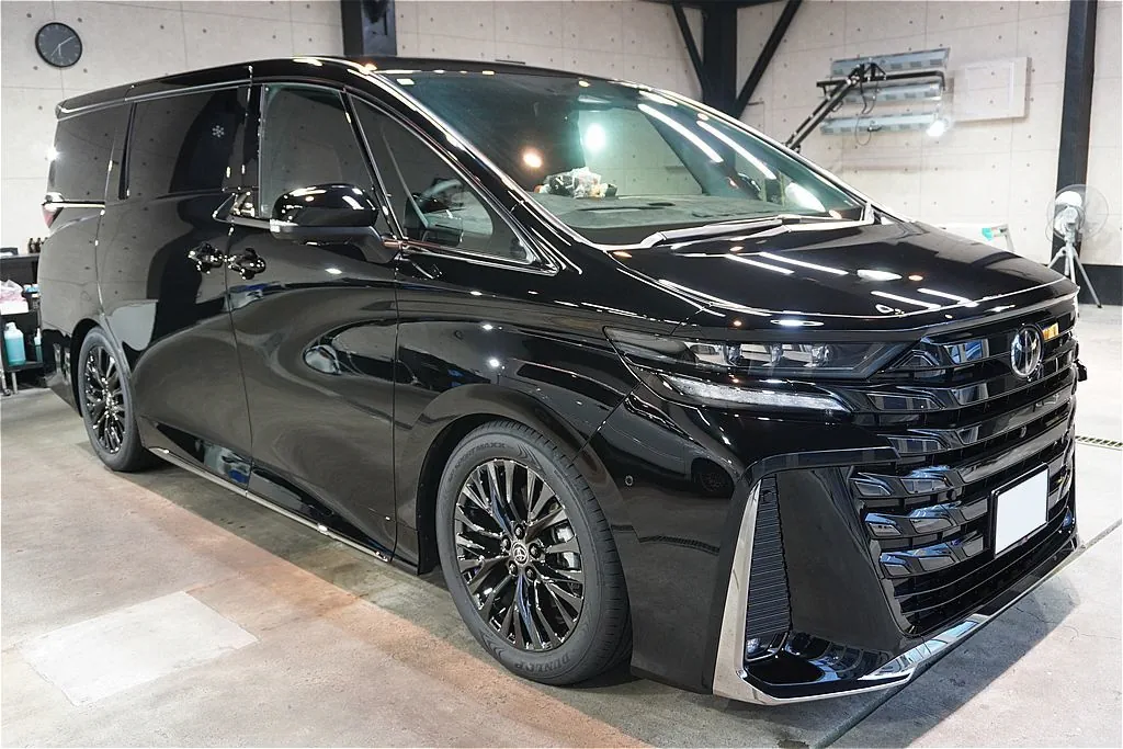仙台でヴェルファイア(202ブラック)の新車コーティングなら。3層構造の極厚なセラミック被膜がクリア層を包み込み、至高の透明感と深い光沢を実現します。