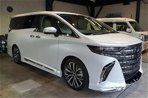仙台で新車アルファードのコーティングなら。プラチナホワイトパールマイカのクリア層に極厚セラミック被膜が密着し、新車時を超える深い光沢を実現します。