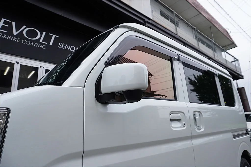 仙台でエブリイのゴーストフィルム施工なら。フロントガラスと運転席・助手席に上質なオーロララインの輝きを演出します。