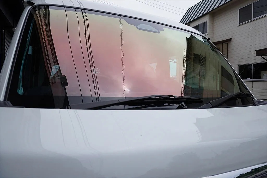宮城・仙台の専門店が仕上げるエブリイ。ゴーストフィルム特有の美しい発色が、軽バンフォルムにスタイリッシュなアクセントを与えます。
