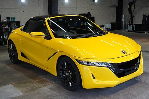 仙台でホンダS660のコーティングなら。独自の低分子型ガラス被膜が塗装面に深く浸透し、新車時を超える深い光沢と鮮やかな発色を引き出します。