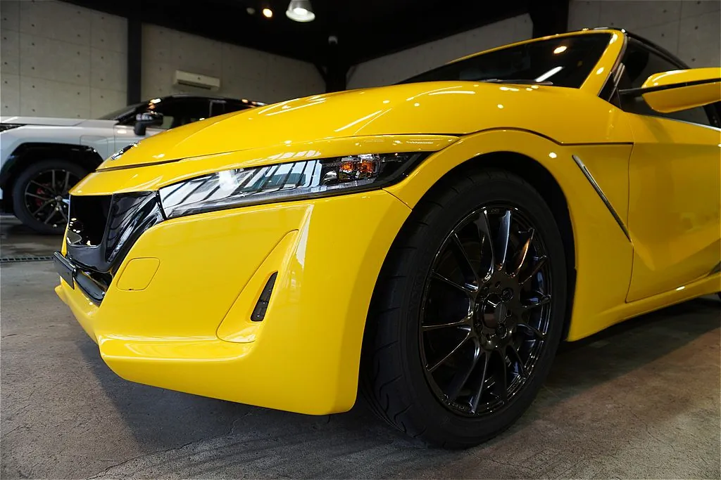 ホンダS660の施工事例。仙台・東北のワインディングや街並みに美しく映える美しい映り込み。極上の仕上がりが、オープンスポーツの品格をさらに高めます。