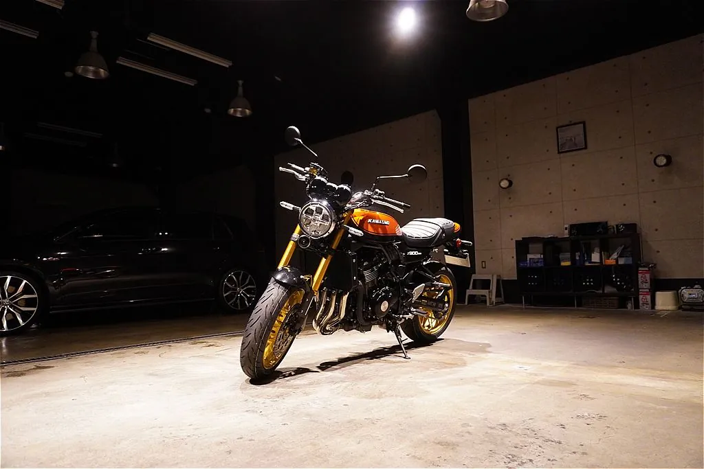 宮城・仙台でカワサキZ900RS本来の美しさと圧巻の存在感を解放。専門店ならではの細部へのこだわりが詰まった、リボルトプロ・エクストリームの質感高い仕上がりをご堪能ください。