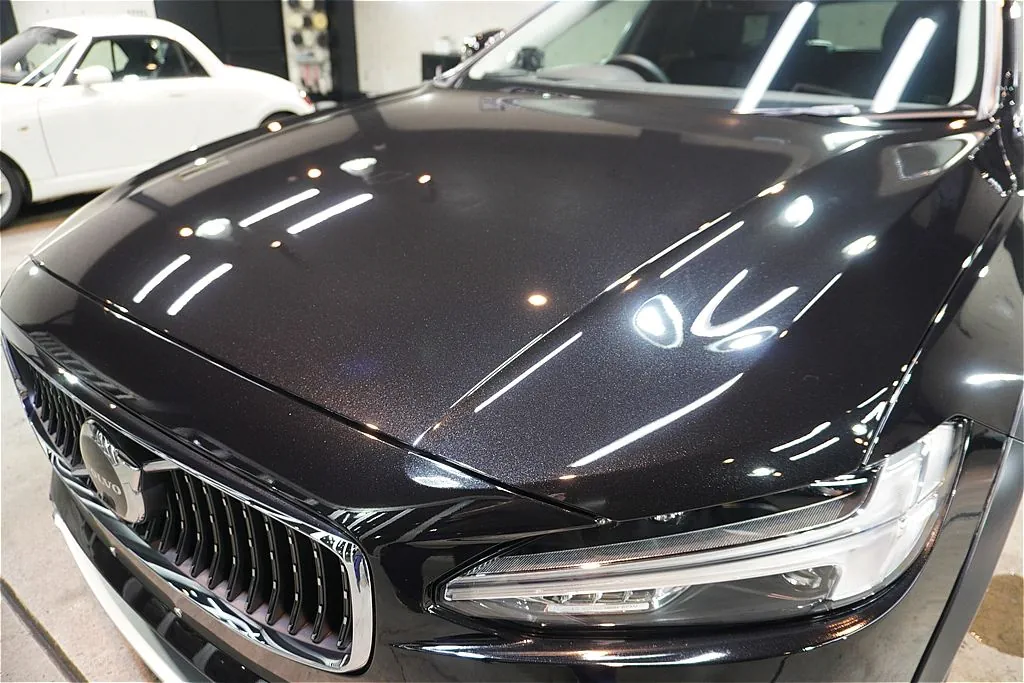 仙台のプロショップによるボルボV90施工。緻密な下地処理により、トールハンマーヘッドライト周辺から細部のパーツにいたるまで、一点の曇りもない仕上がりへ。