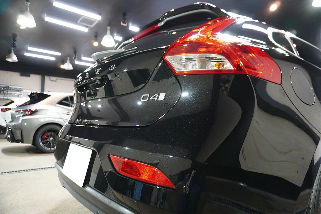 宮城・仙台でボルボV40本来のエレガントな佇まいと存在感を解放。専門店ならではの細部へのこだわりが詰まった、リボルトプロ・エクストリームの質感高い仕上がりをご堪能ください。