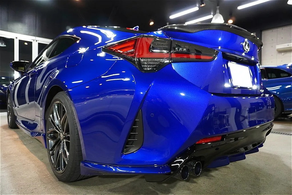 レクサスRCのリボルトプロ・エクストリーム施工事例。コーティング後の塗装面の美しい仕上がり。